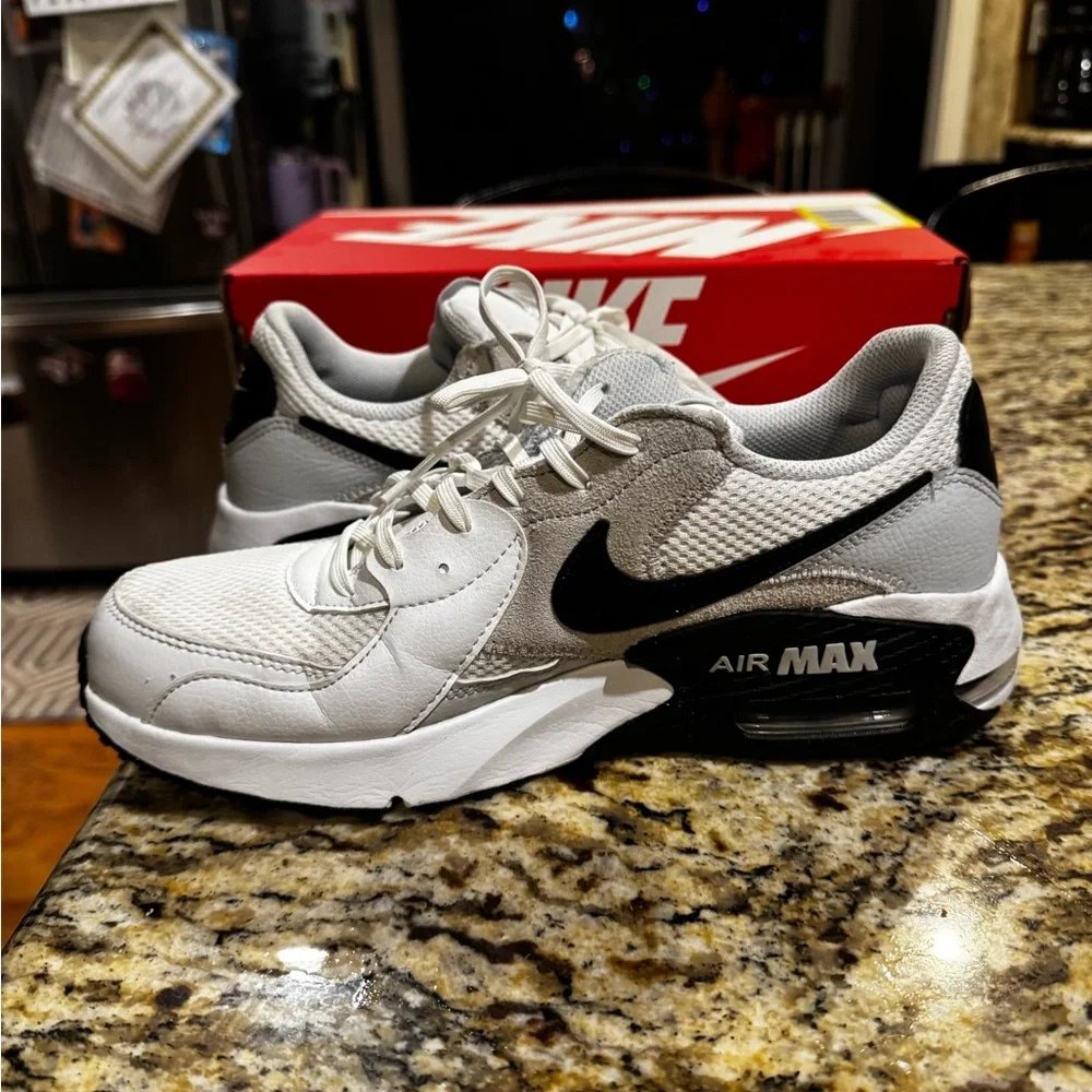 Nike Air Max Excee - Like New - Worn Once - Men’s - Picture 4 of 5